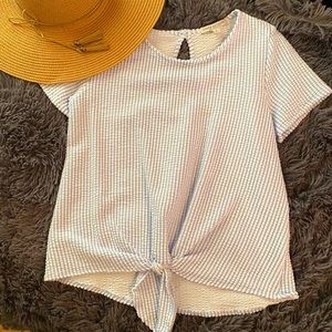 Front tie top